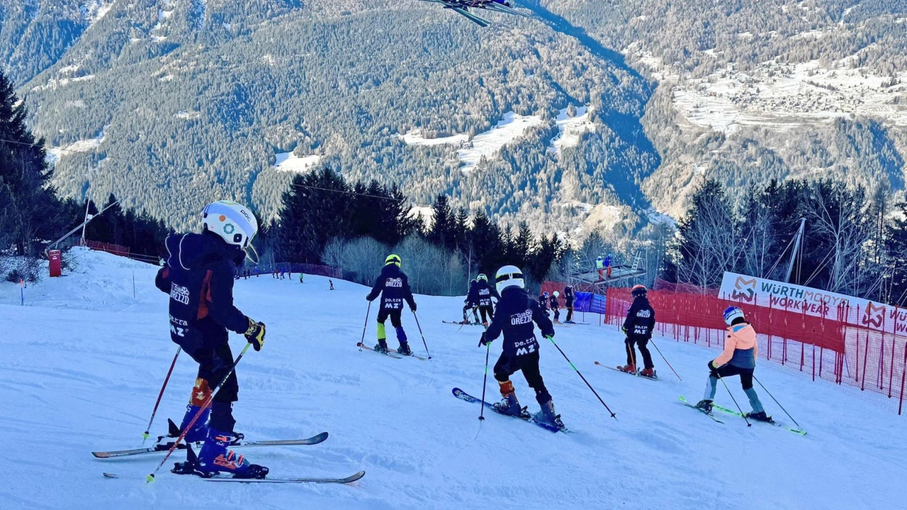 Sopra una vista di Lecco dal campanile di San Nicolò A sinistra gli impianti sciistici di Bormio: uno dei comprensori più gettonati d’Europa