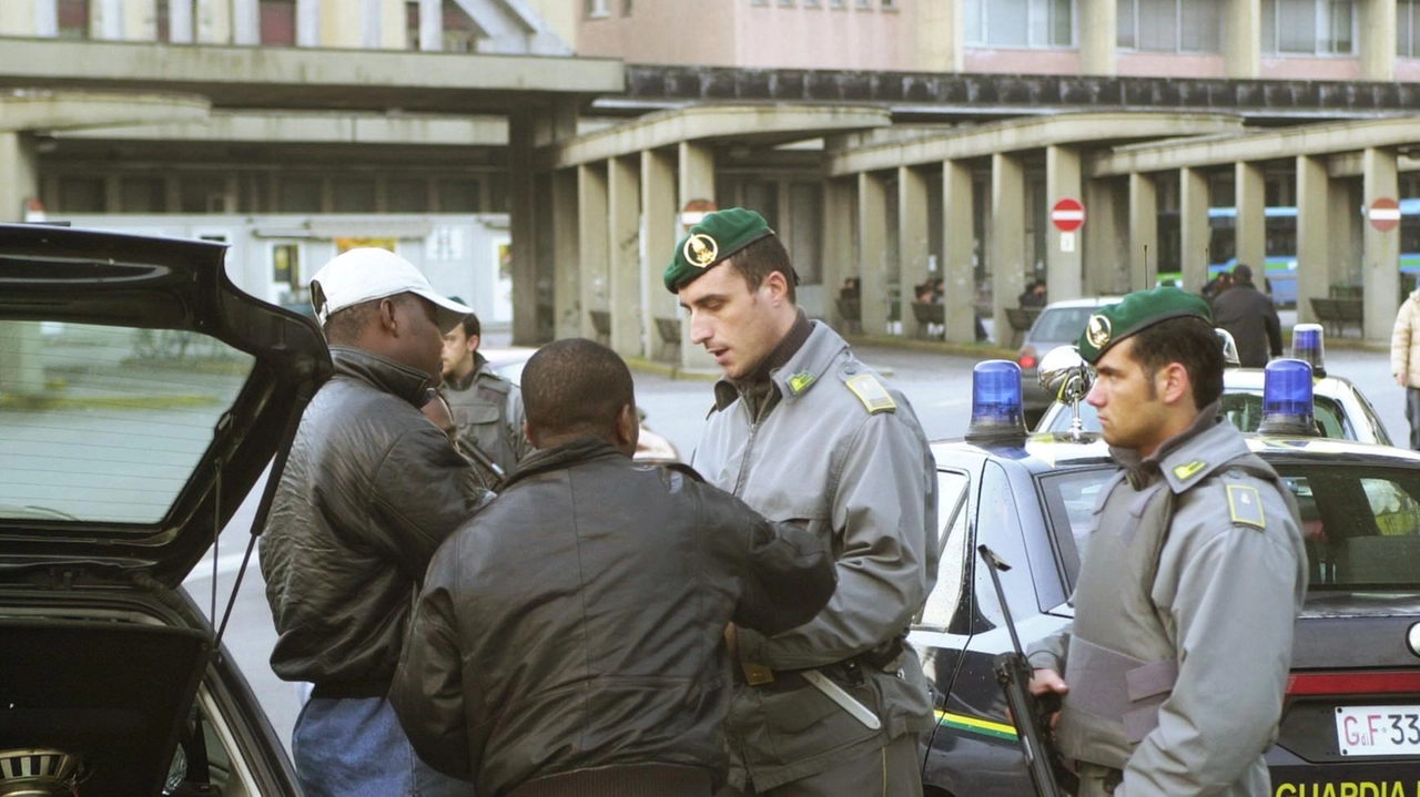 I controlli sono iniziati all’arrivo dei pullman carichi di studenti In campo Carabinieri Polizia Finanza e Polizia locale I controlli sono iniziati all’arrivo dei pullman carichi di studenti In campo Carabinieri Polizia Finanza e Polizia locale