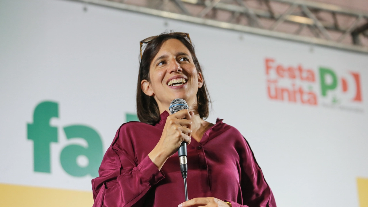 La segretaria del Pd Elly Schlein durante il suo comizio alla Festa dell’Unità all’Arci Corvetto La segretaria del Pd Elly Schlein durante il suo comizio alla Festa dell’Unità all’Arci Corvetto