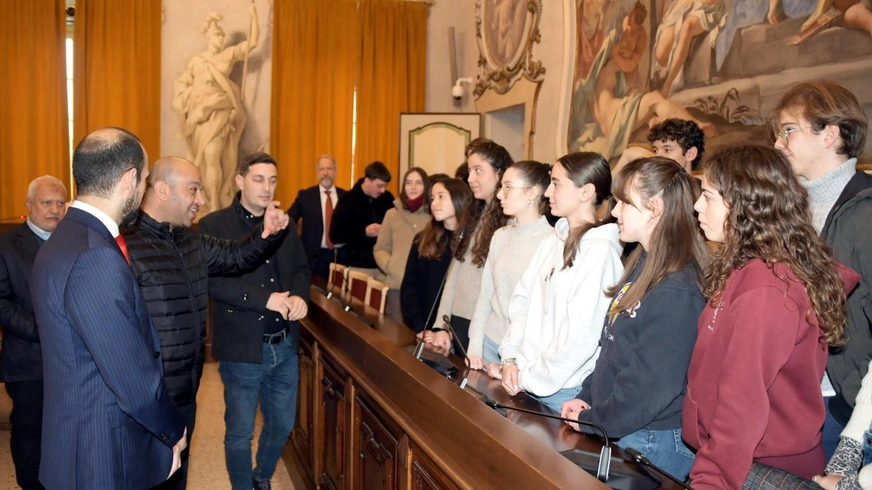 Pavia, delegazione ricevuta a palazzo Mezzabarba. La storia, l’oggi e il domani Pavia, delegazione ricevuta a palazzo Mezzabarba. La storia, l’oggi e il domani