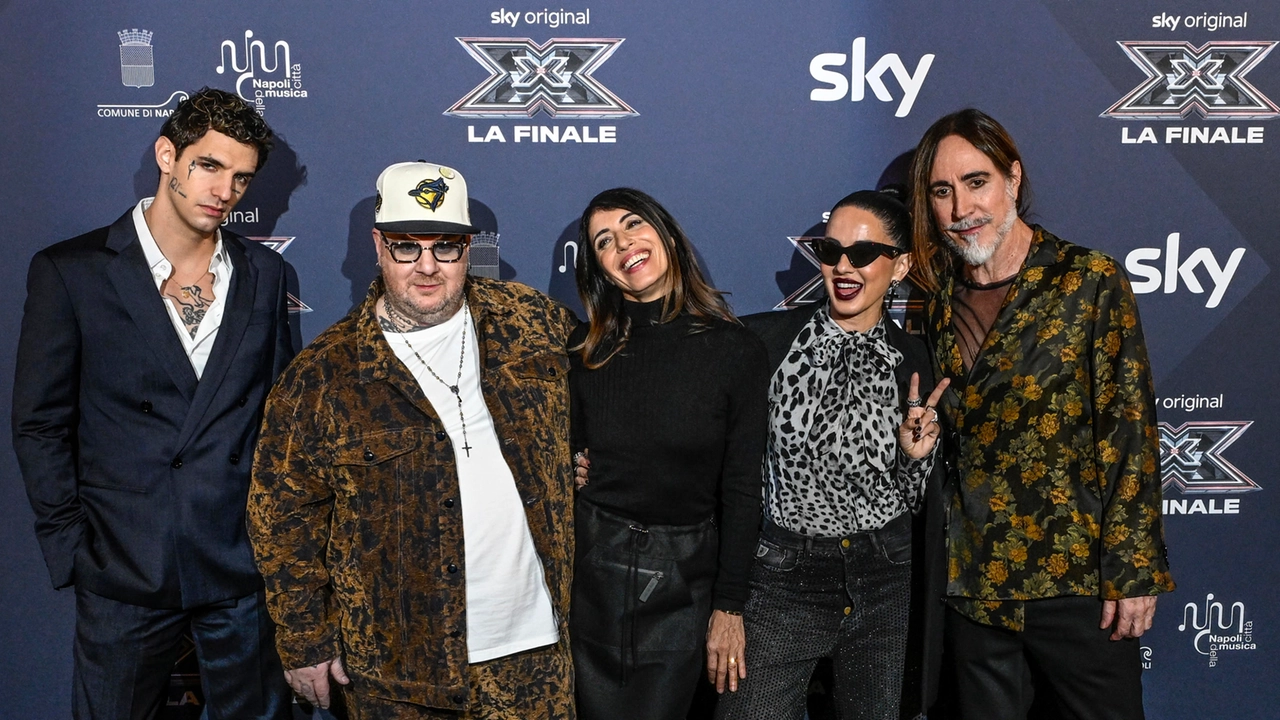 Da sinistra Achille Lauro, Jake La Furia, Giorgia, Paola Iezzi e Manuel Agnelli alla conferenza stampa di presentazione , nella sala giunta di palazzo San Giacomo sede del Comune di Napoli, della finale di X Factor 2024 prevista il 5 dicembre in piazza del Plebiscito, 4 dicembre 2024 ANSA / CIRO FUSCO