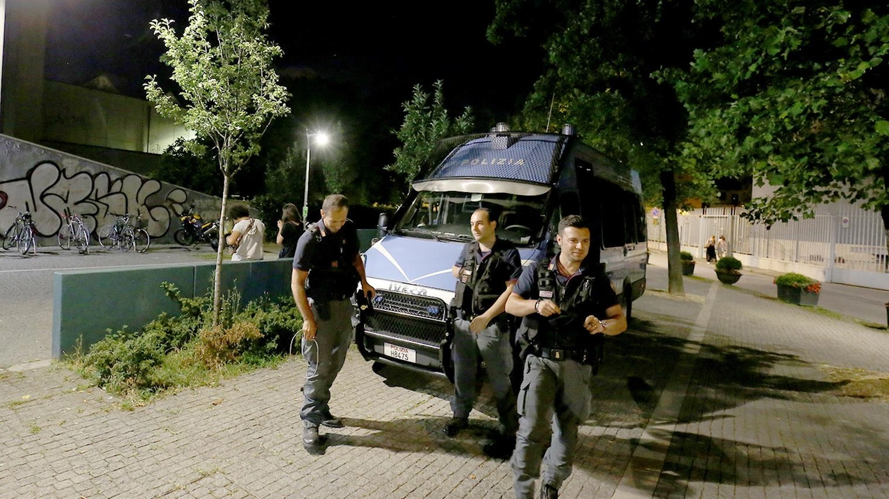 Sei anni e 8 mesi per l’uomo accusato di tentato omicidio, quasi 5 nei confronti dei complici. Lo scorso giugno l’aggressione ai danni di un ecuadoriano vicino ai giardini pubblici del Nei. Sei anni e 8 mesi per l’uomo accusato di tentato omicidio, quasi 5 nei confronti dei complici. Lo scorso giugno l’aggressione ai danni di un ecuadoriano vicino ai giardini pubblici del Nei.