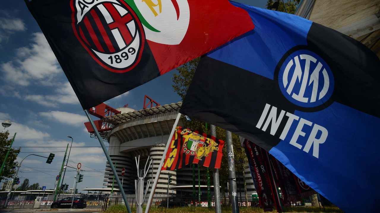 Bandiere di Milan e Inter fuori dallo stadio di San Siro Bandiere di Milan e Inter fuori dallo stadio di San Siro