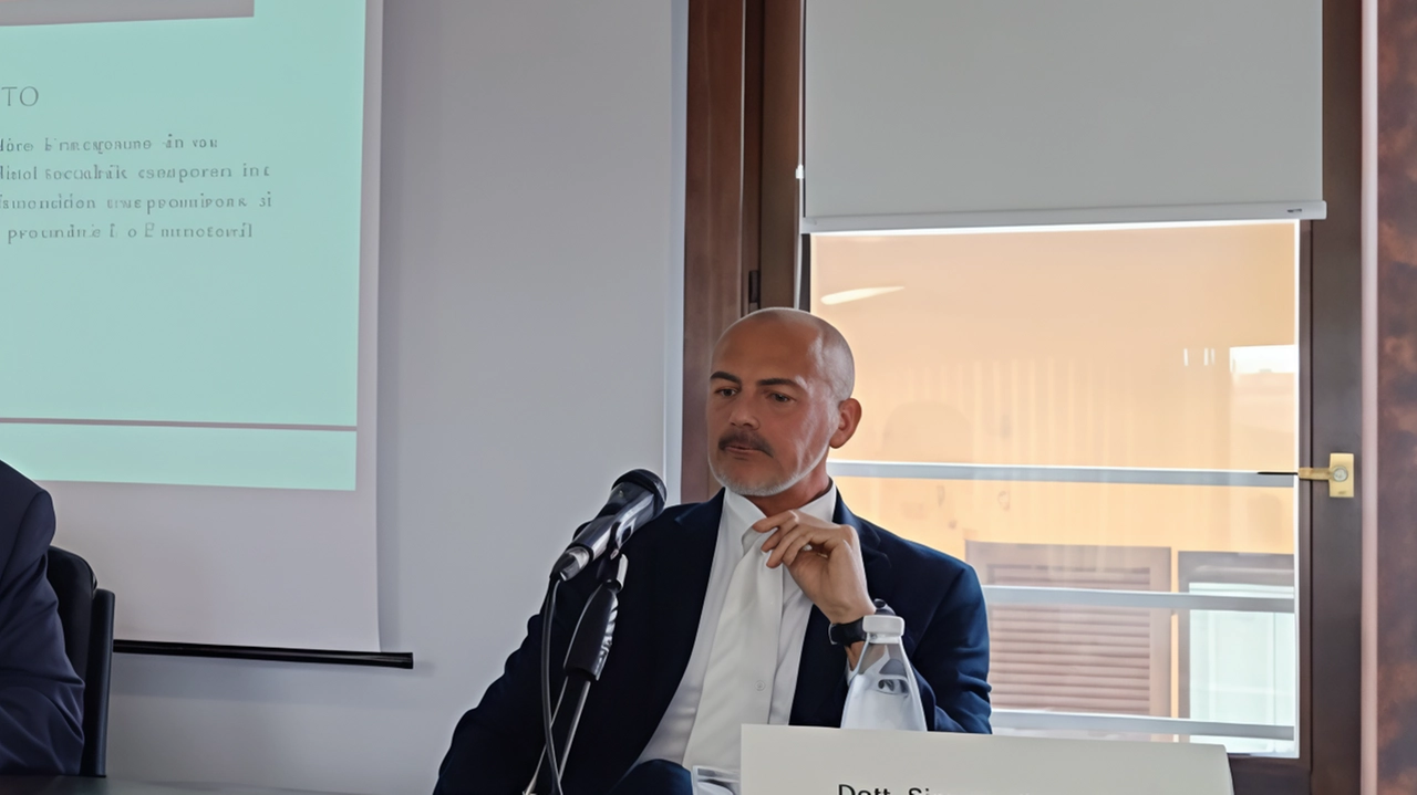 Il direttore Simone Ganzebi Il direttore Simone Ganzebi