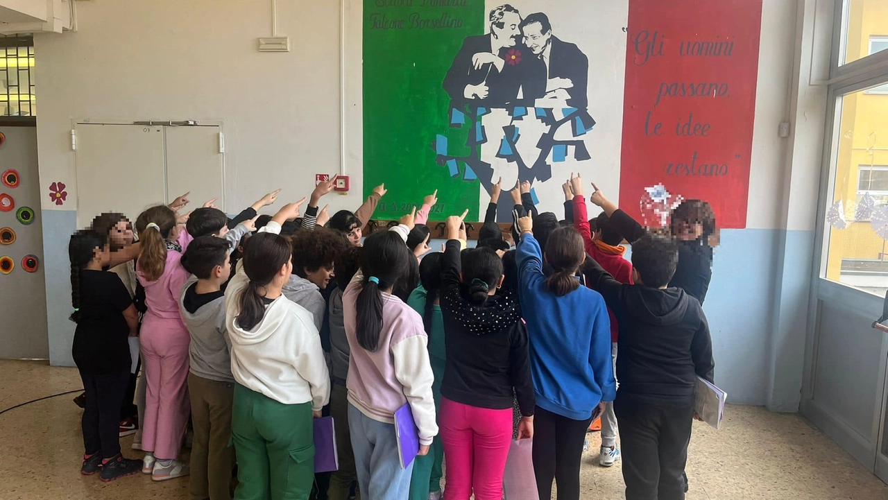 Studenti in campo, il gioco da tavolo ideato da un attivista aiuta a battere un boss attraverso la cooperazione e le storie di eroi come Falcone e Borsellino Studenti in campo, il gioco da tavolo ideato da un attivista aiuta a battere un boss attraverso la cooperazione e le storie di eroi come Falcone e Borsellino