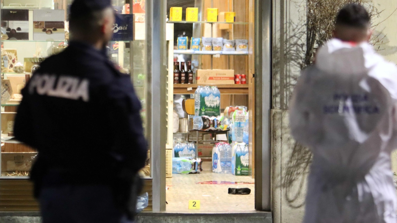 I rilievi della polizia e della Scientifica sabato sera 15 febbraio in piazzale Gambara I rilievi della polizia e della Scientifica sabato sera 15 febbraio in piazzale Gambara