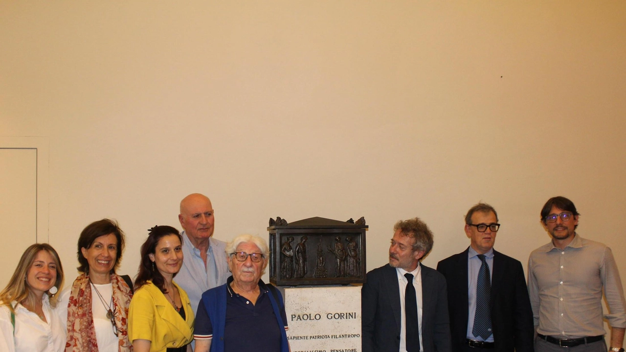 Paolo Gorini fu cremato nel 1881, ma data l’impossibilità di una sepoltura al cimitero le sue ceneri furono conservate nel forno crematorio di Riolo fino al 1937 Paolo Gorini fu cremato nel 1881, ma data l’impossibilità di una sepoltura al cimitero le sue ceneri furono conservate nel forno crematorio di Riolo fino al 1937