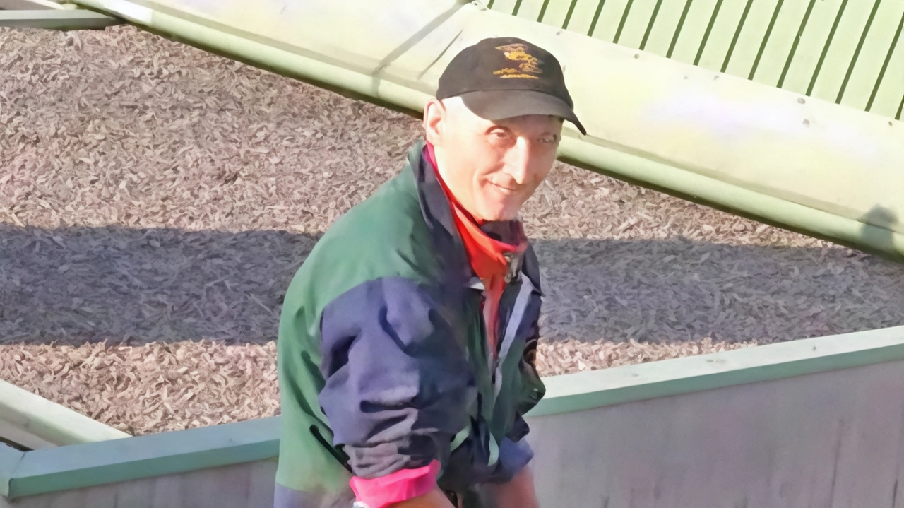 Bonate Sotto, la tragedia sette giorni dopo l’incidente mentre era su un albero . Bonate Sotto, la tragedia sette giorni dopo l’incidente mentre era su un albero .