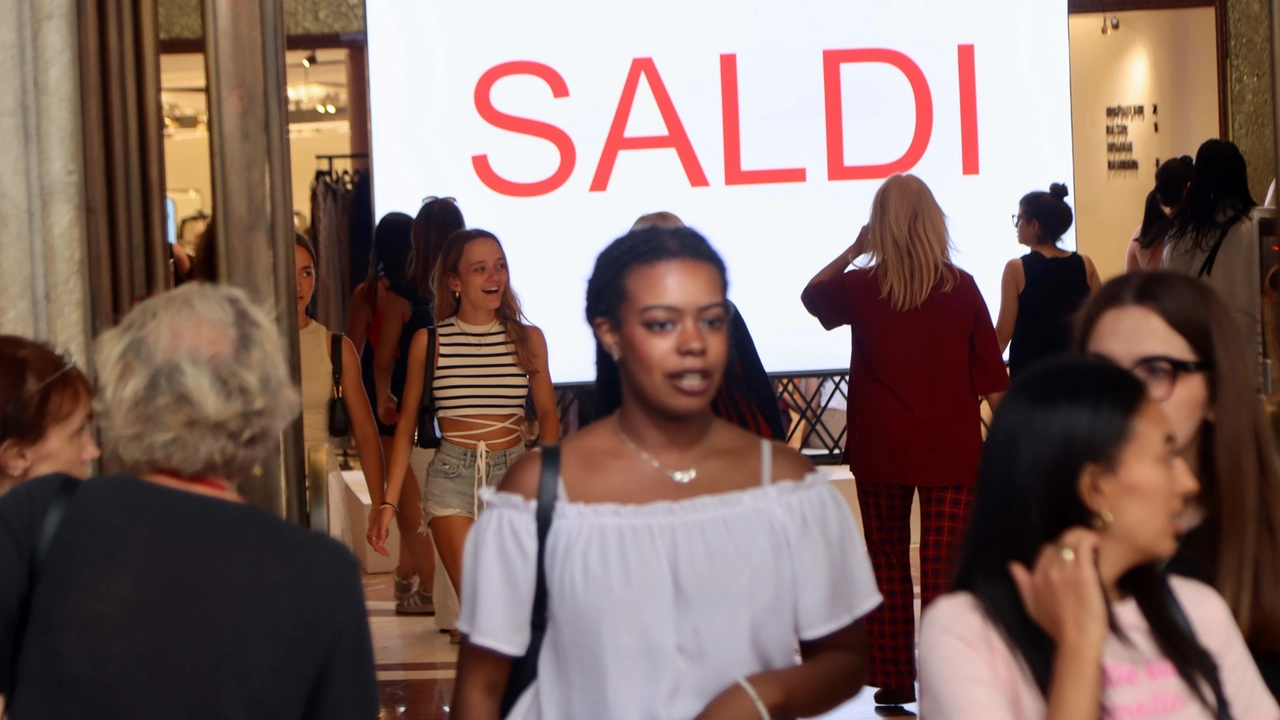 Primo giorno di saldi estivi: i commenti sulla partenza Primo giorno di saldi estivi: i commenti sulla partenza