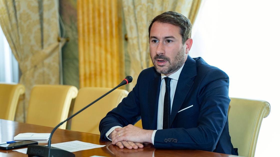 “Ghilardi appeso” scritte contro il sindaco di Cinisello Balsamo sul muro vicino al Comune (e non è la prima volta) “Ghilardi appeso” scritte contro il sindaco di Cinisello Balsamo sul muro vicino al Comune (e non è la prima volta)