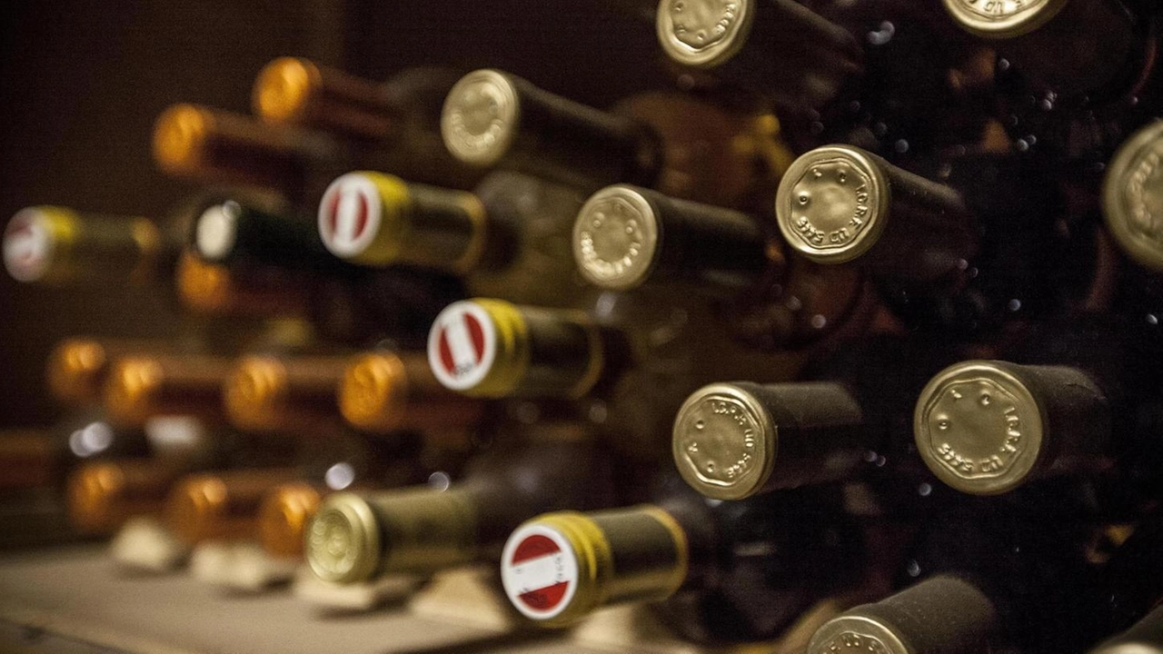 Le bottiglie di champagne rubate sono state restituite al punto vendita Le bottiglie di champagne rubate sono state restituite al punto vendita