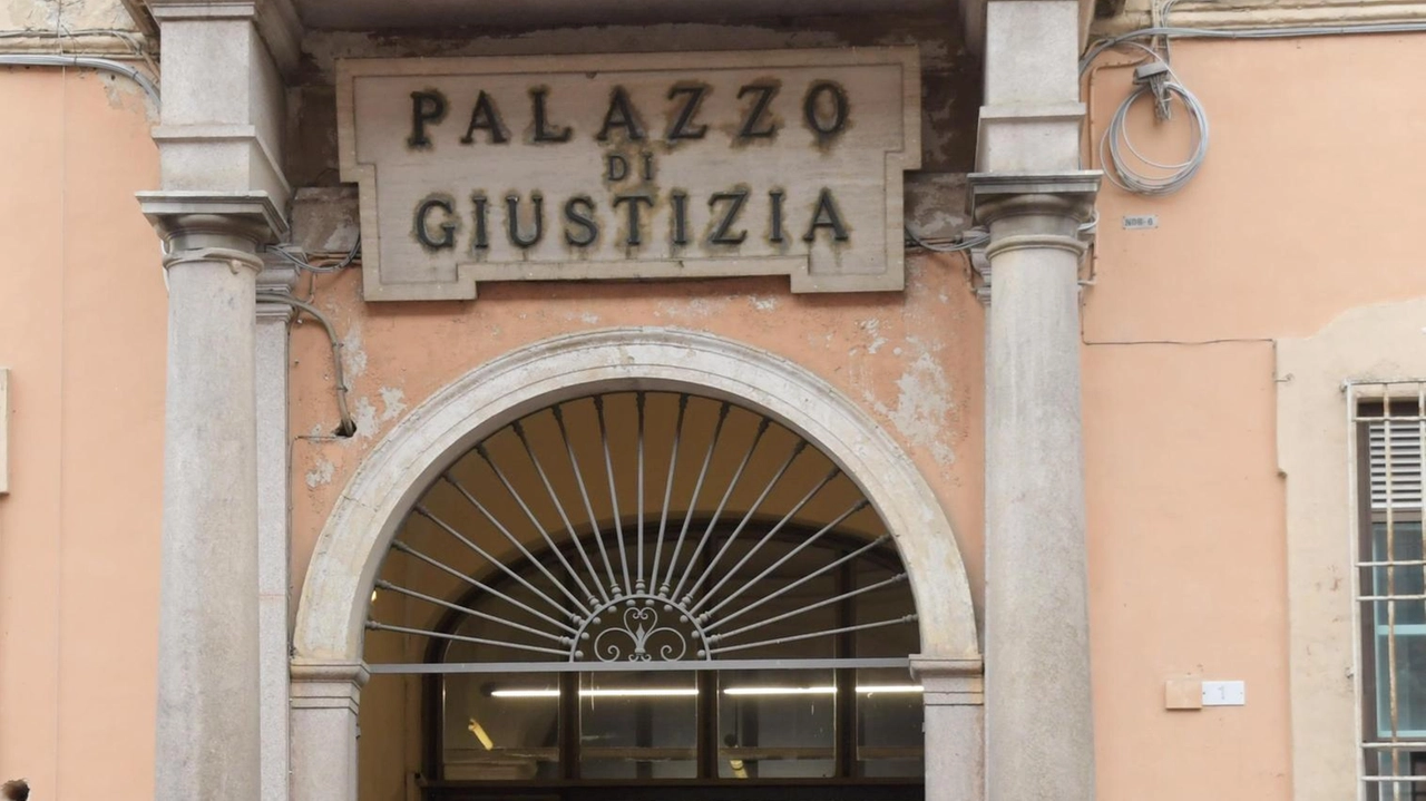 Si aprirà lunedì prossimo l’udienza predibattimentale per otto ultras del Pavia calcio accusati di lesioni e danneggiamento per l’assalto a... Si aprirà lunedì prossimo l’udienza predibattimentale per otto ultras del Pavia calcio accusati di lesioni e danneggiamento per l’assalto a...
