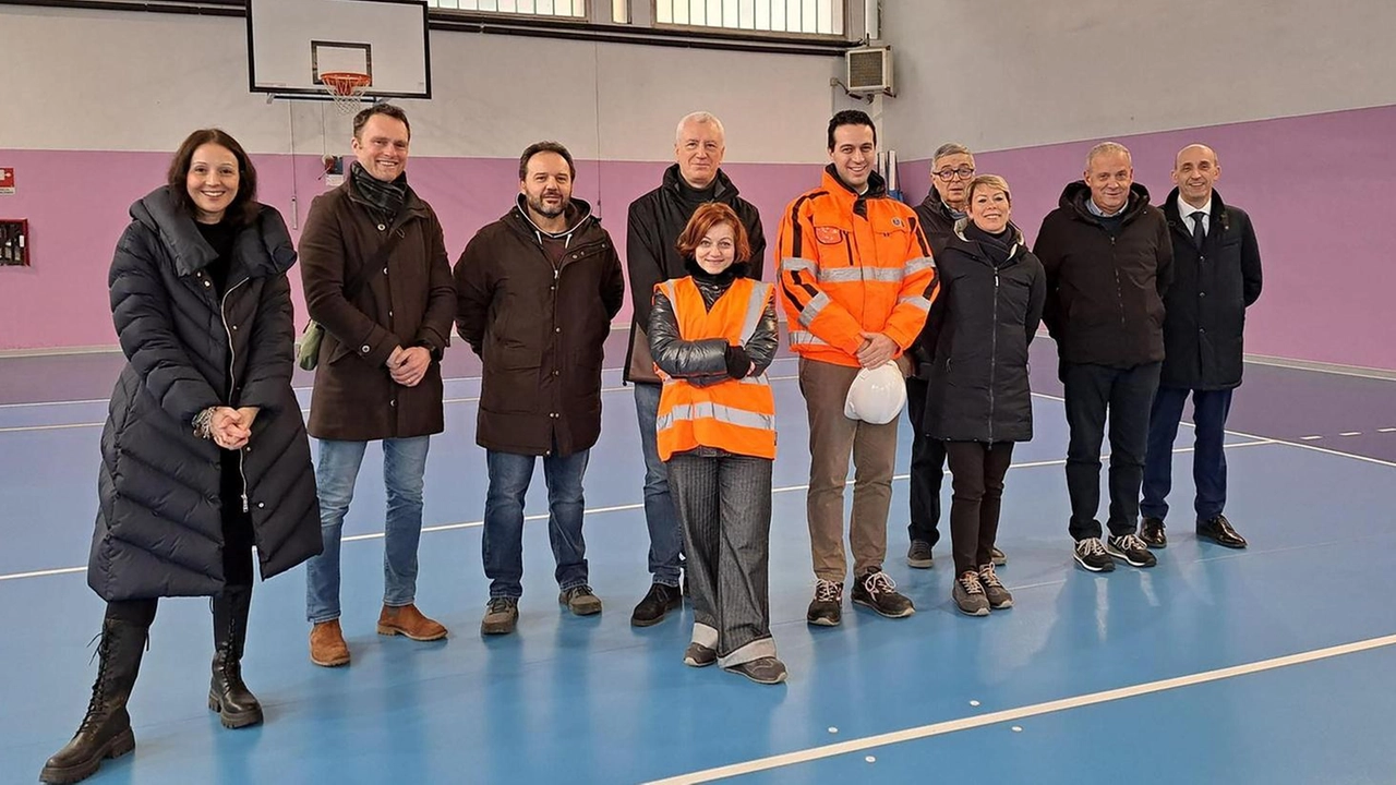 Manca solo la tribuna da 70 posti, che sarà collocata entro pochi giorni, ma la palestra di via Alessandria...