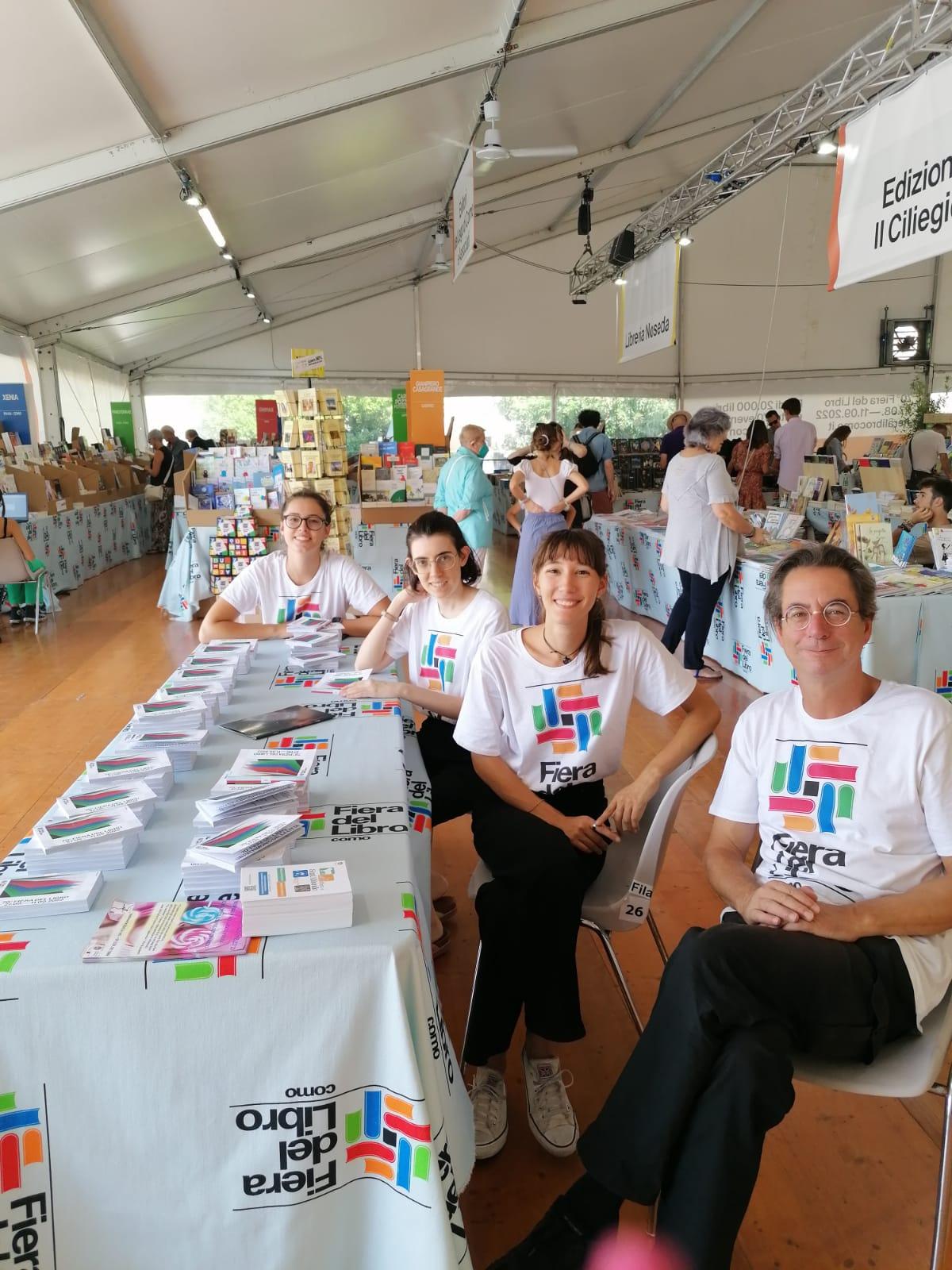 la fiera del libro di como cerca volontari ragazze e ragazzi fatevi avanti 