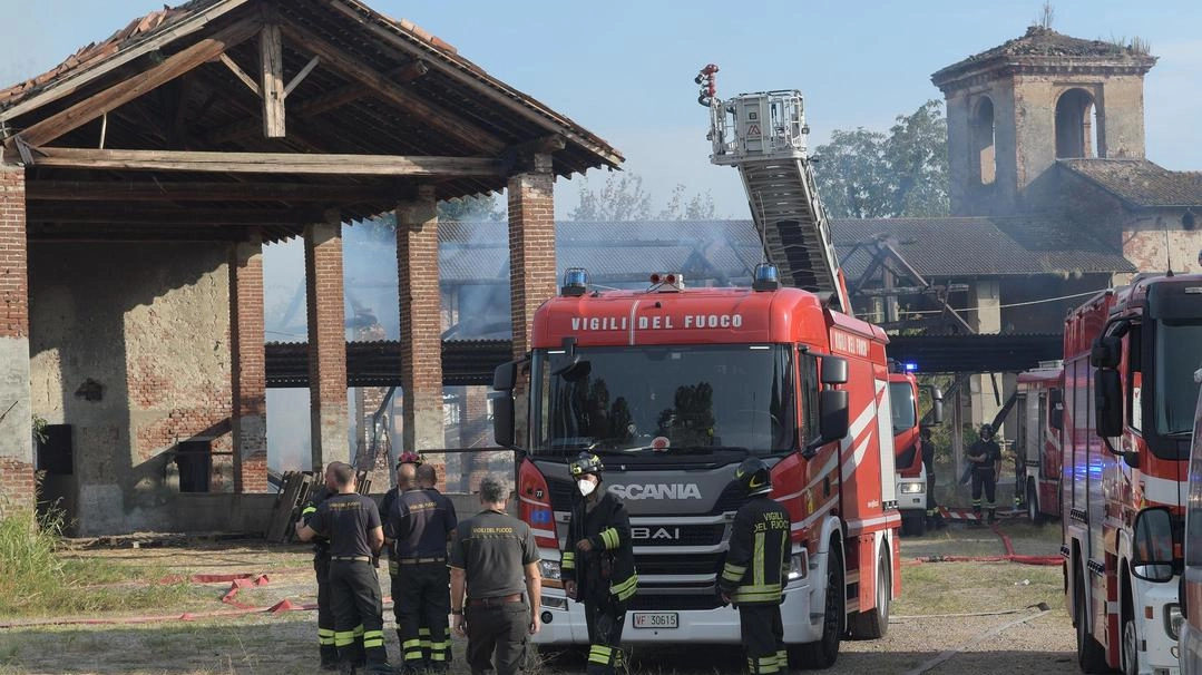 L’incendio che ha toccato un fienile nel “fortino“ del castello ha svelato la presenza di amianto nei tetti L’incendio che ha toccato un fienile nel “fortino“ del castello ha svelato la presenza di amianto nei tetti