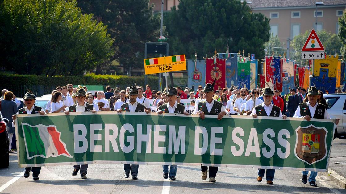 Una marcia per la nuova Casa degli Alpini Una marcia per la nuova Casa degli Alpini