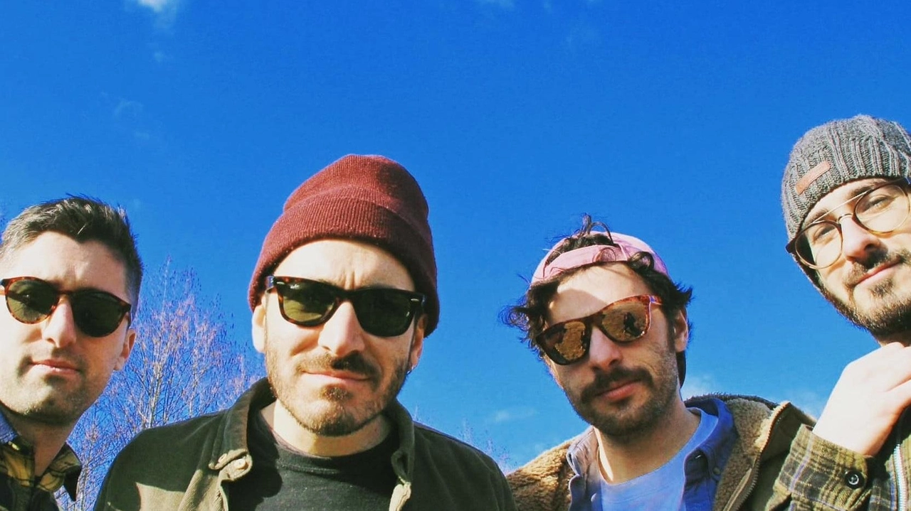 I milanesi Deaf Lingo sono una band che si muove nel punk-rock con influenze power pop e indie I milanesi Deaf Lingo sono una band che si muove nel punk-rock con influenze power pop e indie