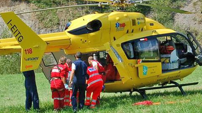 Il giovane è stato trasportato in codice rosso all'ospedale di Brescia