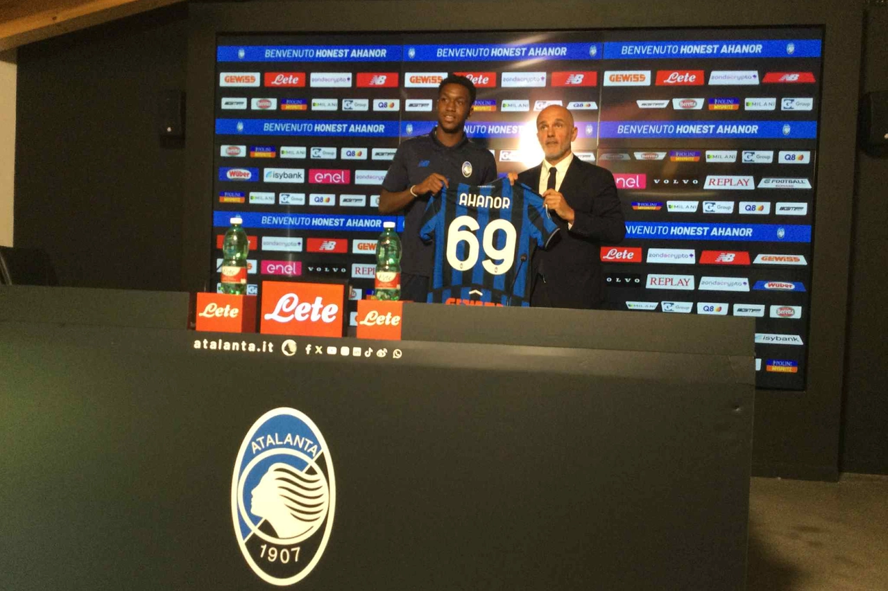 Honest Anahor, giovanissimo laterale presentato oggi, insieme all'amministratore Luca Percassi