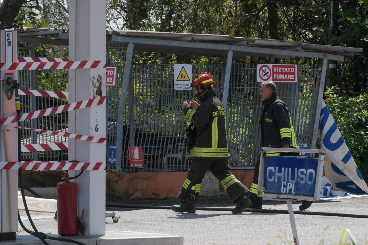 Fiammata al distributore gpl nel Milanese, due lavoratori feriti