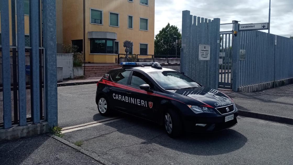 violenza sessuale in centro a crema si avvicina a una ragazza e la palpeggia davanti al bar