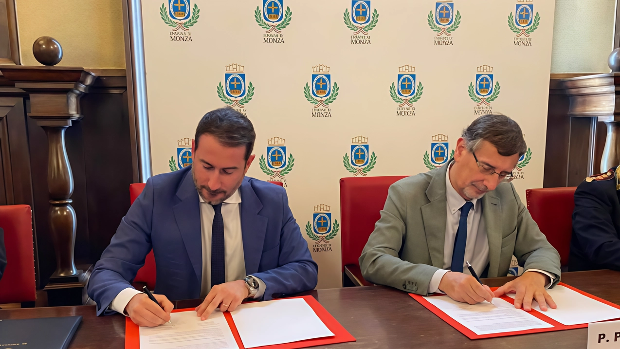 I sindaci di Cinisello Giacomo Ghilardi e di Monza Paolo Pilotto firmano l’intesa I sindaci di Cinisello Giacomo Ghilardi e di Monza Paolo Pilotto firmano l’intesa