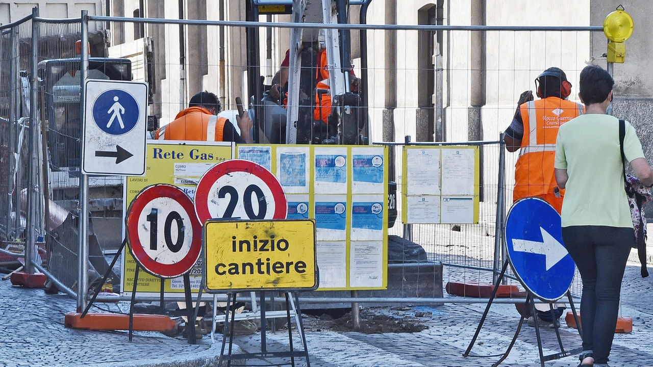 Il cantiere del ponte Ludovico il Moro non chiuderà prima di novembre. Predisposta la viabilità alternativa (Immagine di repertorio) Il cantiere del ponte Ludovico il Moro non chiuderà prima di novembre. Predisposta la viabilità alternativa (Immagine di repertorio)