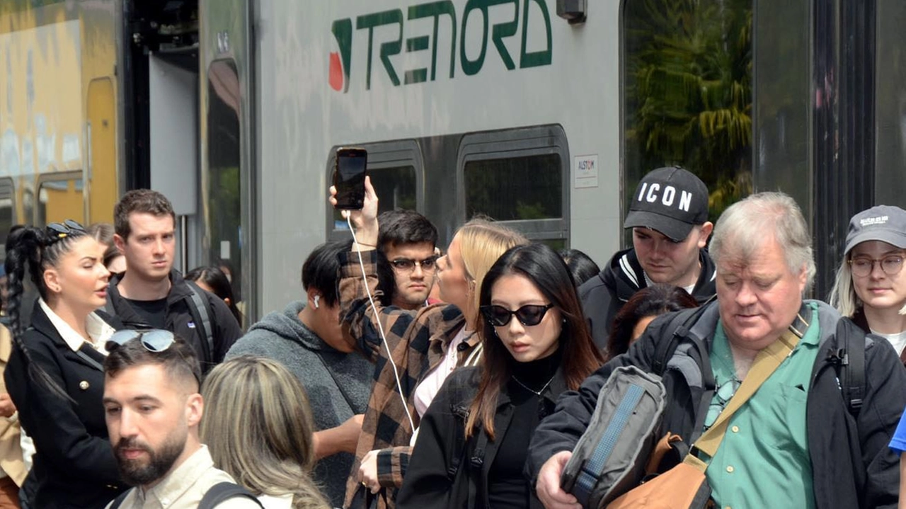 Disagi per i pendolari a Milano: tre ore di ritardi e cancellazioni a causa di un guasto agli impianti. Coinvolte tutte le tipologie di treni, con ripercussioni anche sulla circolazione dei convogli. Tragedia a Rescaldina con un uomo investito e deceduto. Disagi per i pendolari a Milano: tre ore di ritardi e cancellazioni a causa di un guasto agli impianti. Coinvolte tutte le tipologie di treni, con ripercussioni anche sulla circolazione dei convogli. Tragedia a Rescaldina con un uomo investito e deceduto.
