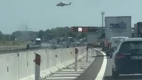 Ultraleggero precipita sull’autostrada A4: due morti Ultraleggero precipita sull’autostrada A4: due morti