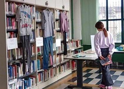 sopravvissute a uno stupro gli abiti delle vittime in mostra l abbigliamento non provoca