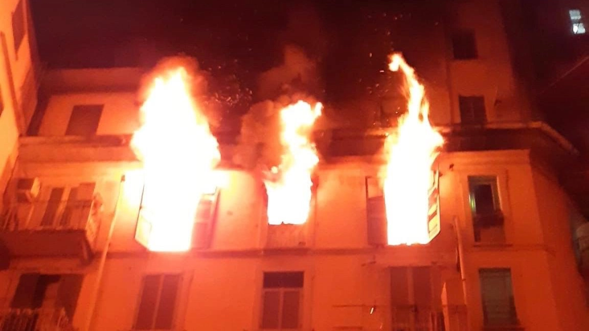 L'incendio ha coinvolto una palazzina (foto di repertorio) L'incendio ha coinvolto una palazzina (foto di repertorio)
