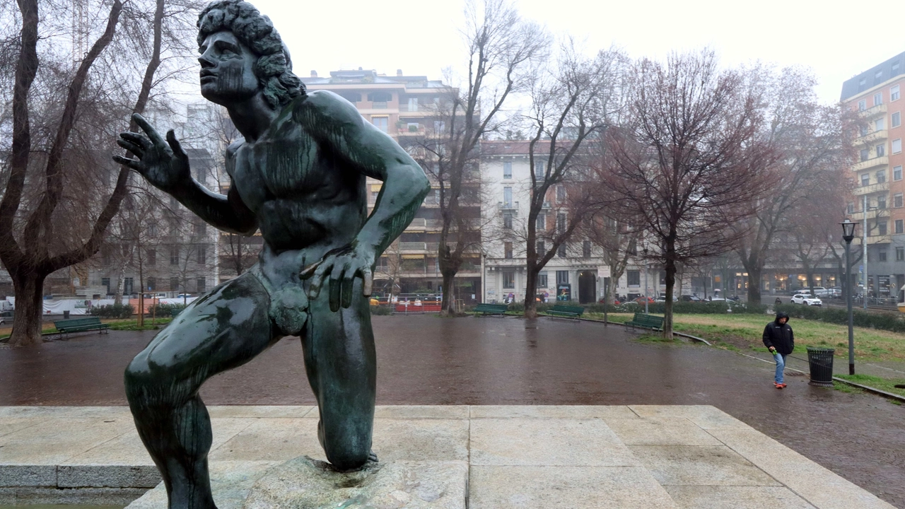Piazza Giuseppe Grandi a Milano Piazza Giuseppe Grandi a Milano