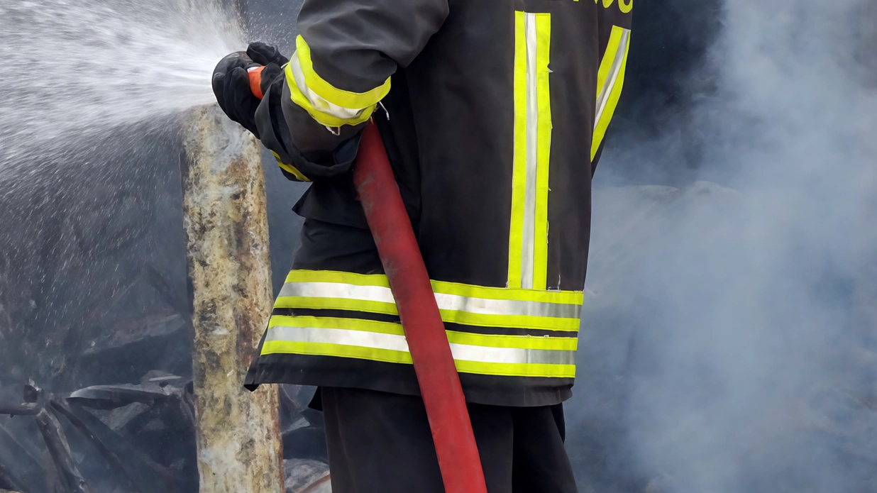 I vigili del fuoco hanno domato un incendio scoppiato in una pizzeria in via Calvi a Cantalupo I vigili del fuoco hanno domato un incendio scoppiato in una pizzeria in via Calvi a Cantalupo