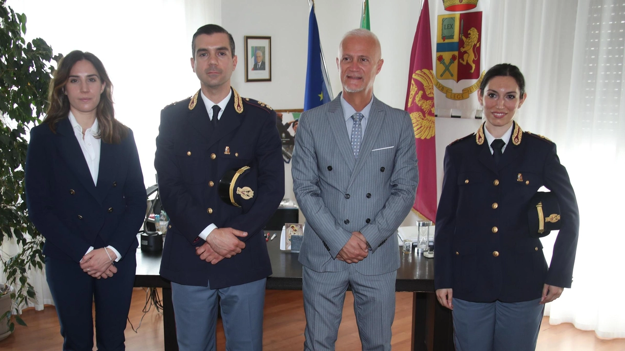 Il questore di Sondrio, Sabato Riccio ha presentato i nuovi giovani dirigenti Si tratta di Giorgia Crosetta, Claudia Bernachi e Marcello Taurino Il questore di Sondrio, Sabato Riccio ha presentato i nuovi giovani dirigenti Si tratta di Giorgia Crosetta, Claudia Bernachi e Marcello Taurino