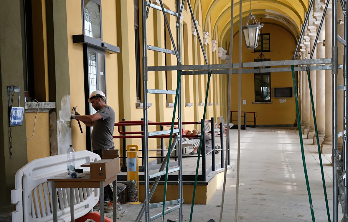 Giustizia, il cantiere infinito. Raddoppiati i ponteggi al tribunale. Obiettivo, recuperare i ritardi