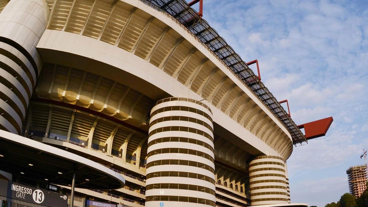 Inter-Juventus: sold out allo stadio Meazza per la sfida di domani. Solo pochi tagliandi rimasti, apertura cancelli alle 16 e biglietterie alle 15. Inter-Juventus: sold out allo stadio Meazza per la sfida di domani. Solo pochi tagliandi rimasti, apertura cancelli alle 16 e biglietterie alle 15.