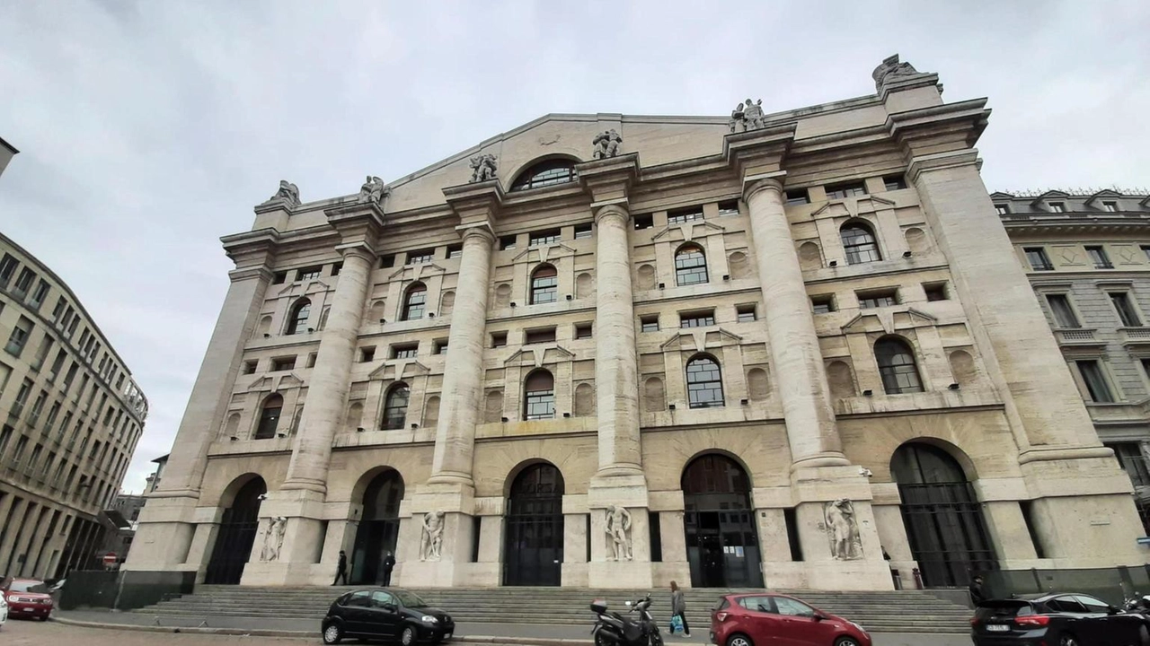 Borsa: Milano chiude in calo dello 0,14%