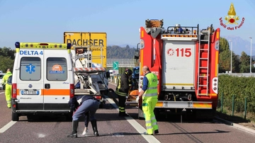 Incidente sull’A4 Milano-Torino: 4 morti e 1 ferito gravissimo. Un 70enne contromano avrebbe provocato la strage