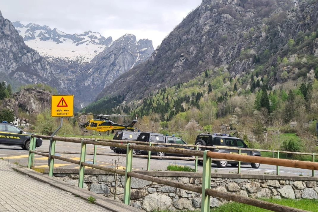 La base del Soccorso alpino della Guardia di finanza in Val di Mello
