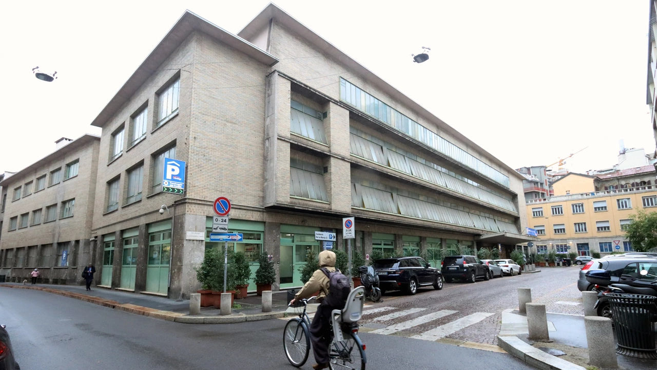 Il Garage delle Nazioni, costruito negli anni ’50, sorge al civico 2 di via Calderon de la Barca, zona Porta Romana Il Garage delle Nazioni, costruito negli anni ’50, sorge al civico 2 di via Calderon de la Barca, zona Porta Romana