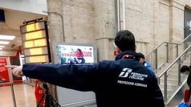 Calano le aggressioni ai danni del personale ferroviario sui treni Fs in Lombardia, passando nel 2024 da 26 a 16.... Calano le aggressioni ai danni del personale ferroviario sui treni Fs in Lombardia, passando nel 2024 da 26 a 16....