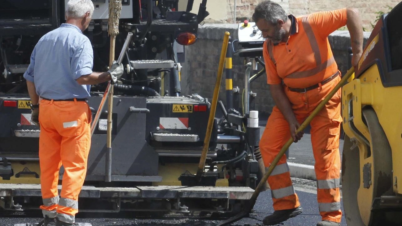 Più di 700mila euro. Ma sono soldi ben spesi, perché servono per la sicurezza di tutti: camionisti, automobilisti, motociclisti,... Più di 700mila euro. Ma sono soldi ben spesi, perché servono per la sicurezza di tutti: camionisti, automobilisti, motociclisti,...