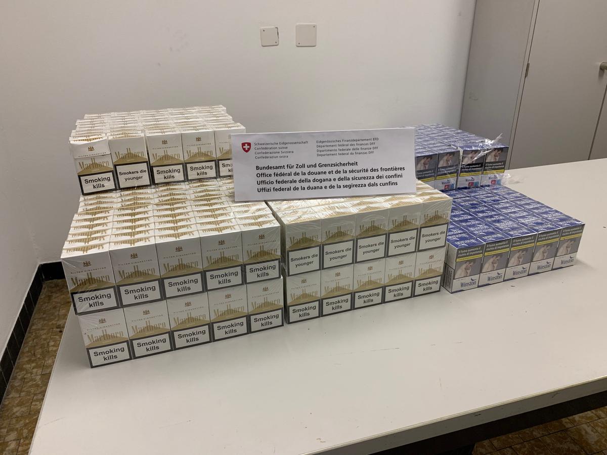 Chiasso, sequestrate duecentomila sigarette: indagato uno svizzero Chiasso, sequestrate duecentomila sigarette: indagato uno svizzero