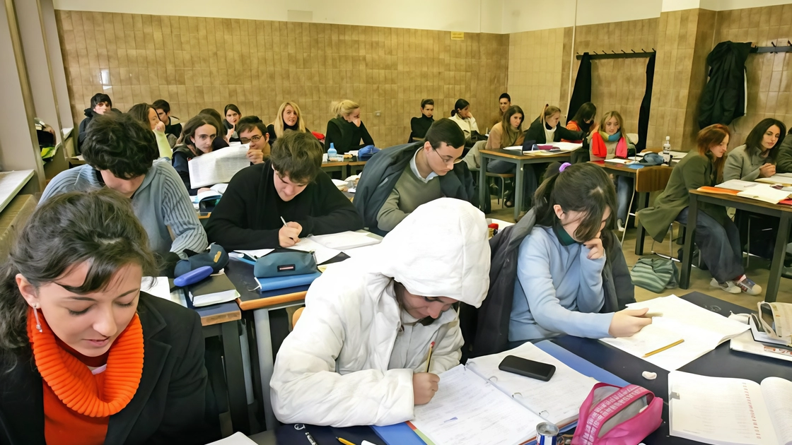 La scuola media di via Pascoli è rimasta chiusa anche ieri a causa del malfunzionamento della caldaia La scuola media di via Pascoli è rimasta chiusa anche ieri a causa del malfunzionamento della caldaia