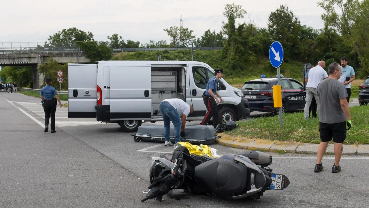 Il luogo dove il motociclista Salvatore Lorello è morto, ieri intorno alle 17 Il luogo dove il motociclista Salvatore Lorello è morto, ieri intorno alle 17
