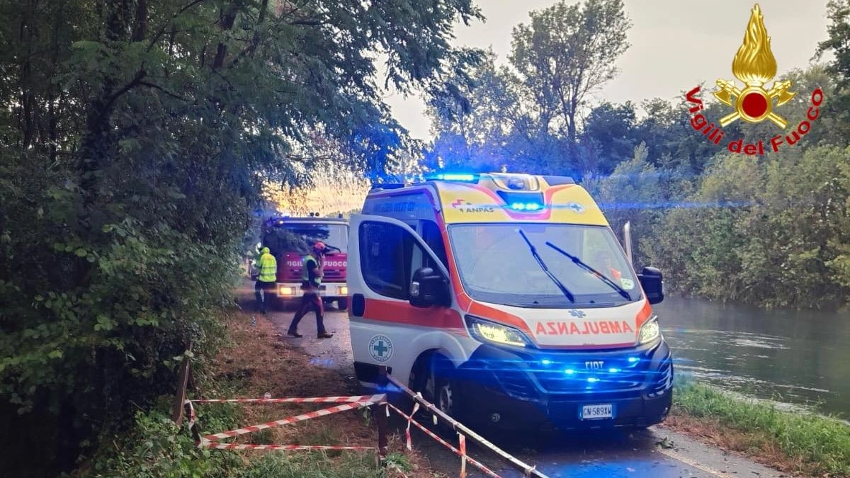 Inutile l'intervento dei soccorritori: la donna è morta sul colpo Inutile l'intervento dei soccorritori: la donna è morta sul colpo