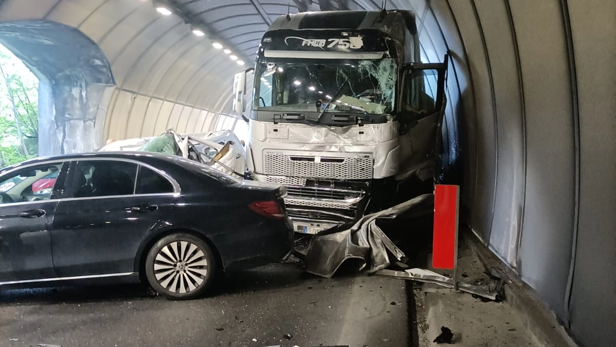 L'incidente nella galleria San Carlo a Marone costato la vita a un 29enne L'incidente nella galleria San Carlo a Marone costato la vita a un 29enne