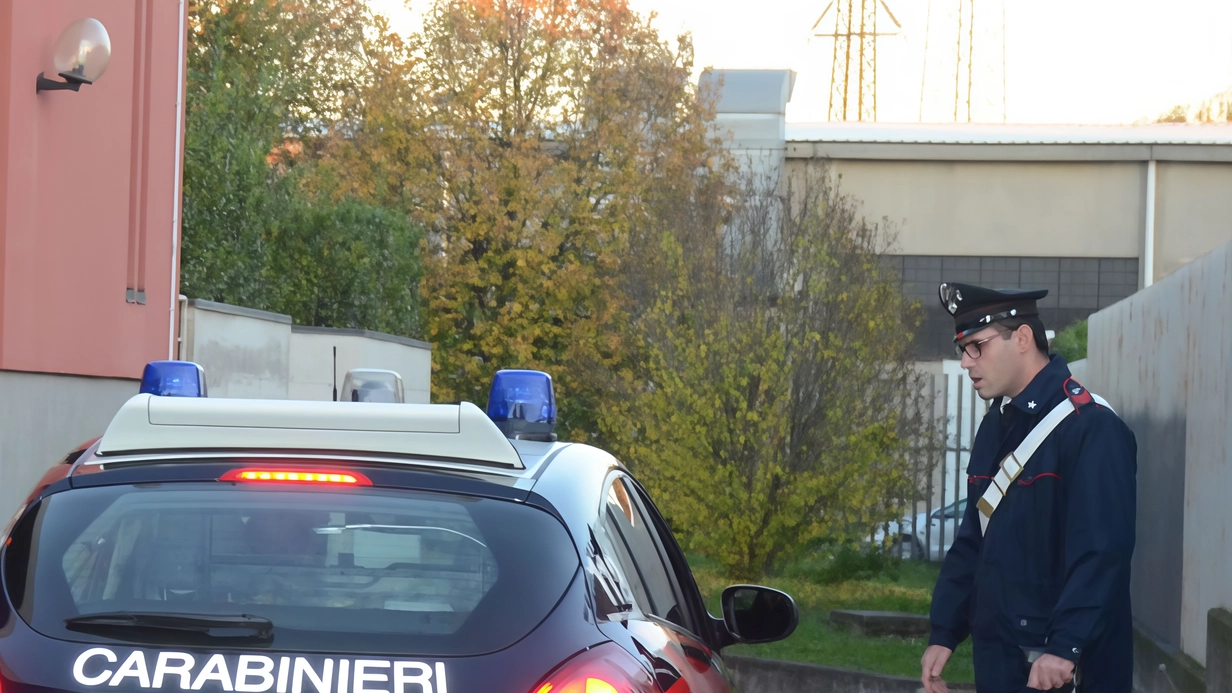 Tre baby bulli rischiano l'espulsione per aver tormentato un compagno di scuola a Calco. La situazione è degenerata con una rissa tra genitori, ma la scuola sta prendendo provvedimenti. Tre baby bulli rischiano l'espulsione per aver tormentato un compagno di scuola a Calco. La situazione è degenerata con una rissa tra genitori, ma la scuola sta prendendo provvedimenti.