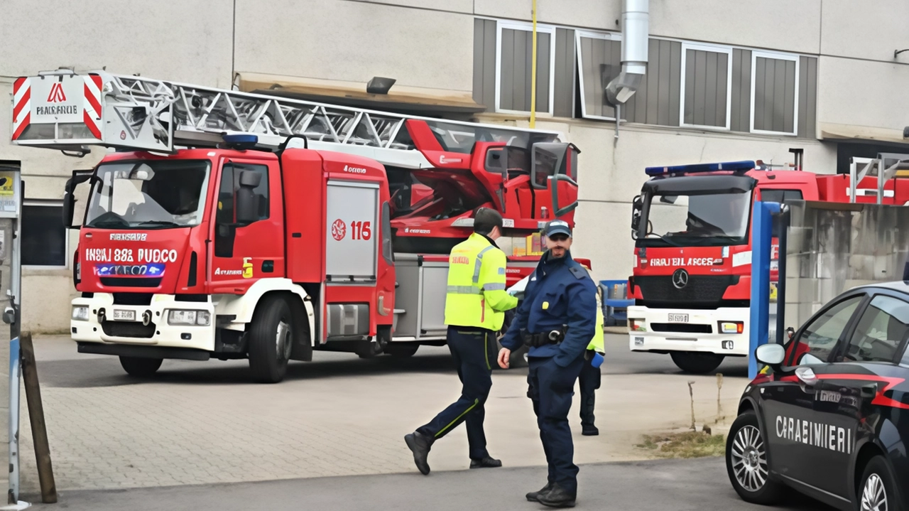 Incendio in azienda a Castano Primo: due persone intossicate. Le fiamme domate grazie all'intervento tempestivo dei soccorsi. Cause ancora da chiarire. Incendio in azienda a Castano Primo: due persone intossicate. Le fiamme domate grazie all'intervento tempestivo dei soccorsi. Cause ancora da chiarire.