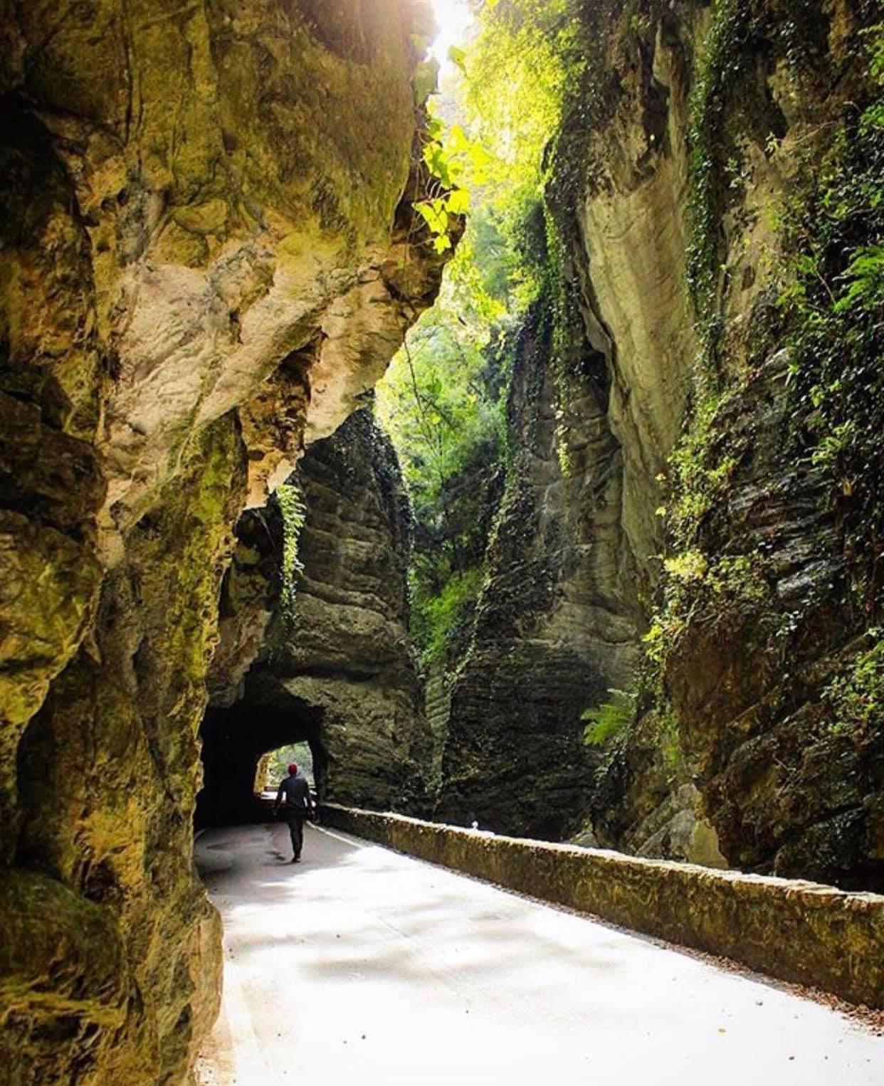 Tremosine, la Strada della Forra resta ancora chiusa: stagione turistica compromessa? Tremosine, la Strada della Forra resta ancora chiusa: stagione turistica compromessa?
